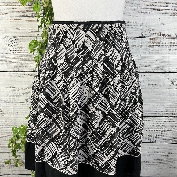 Talbots Skirt 6 Petite Black White Silk Pleated Knee Modest Career Wedding Slim - Picture 2 of 10